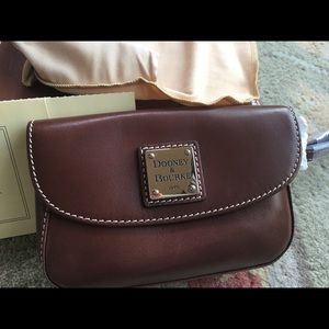 Dooney & Bourke wristlet *NWT